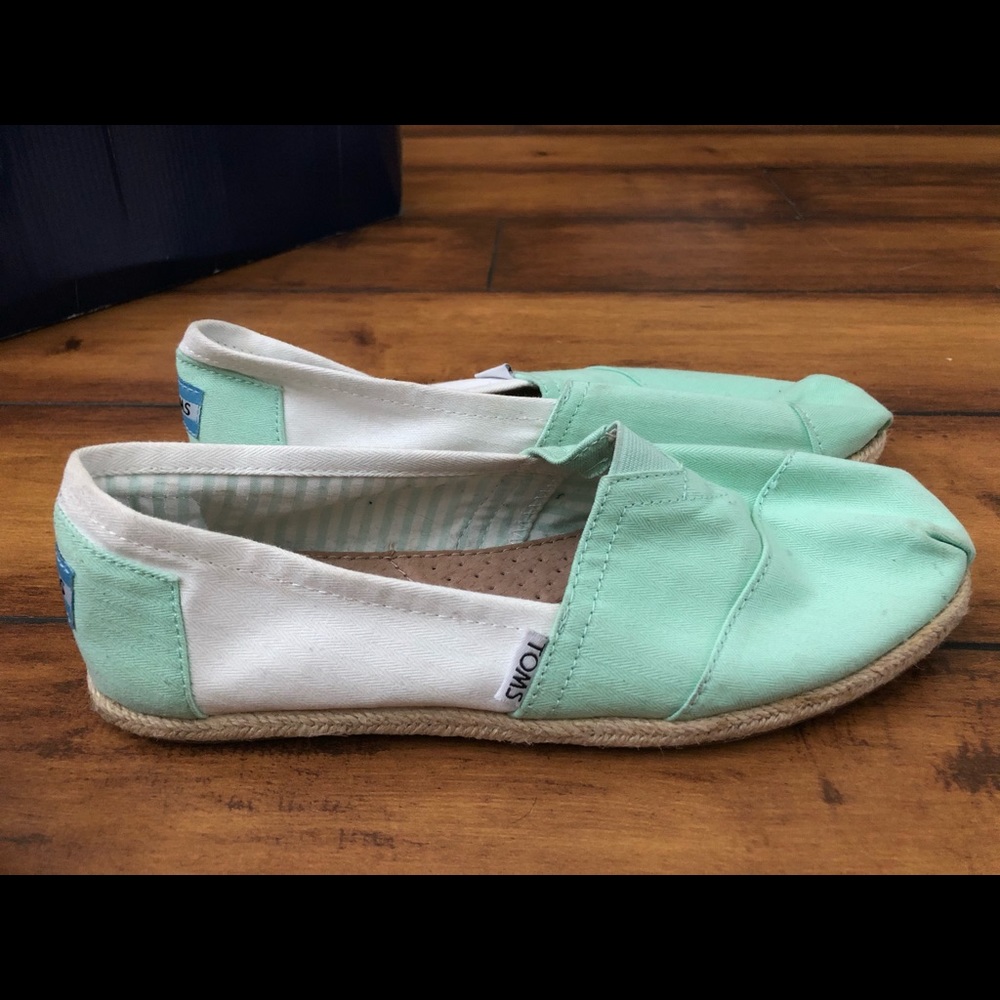 Women’s TOMS slip ons